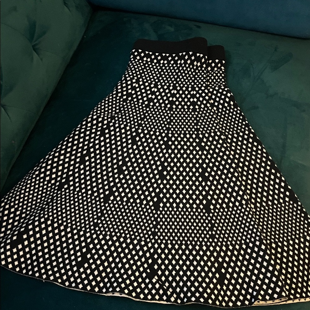 Black and white geometric skirt